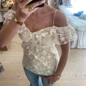 Topp - SUPER snygg topp / blus. Passar till såå många tillfällen ❣️❣️❣️