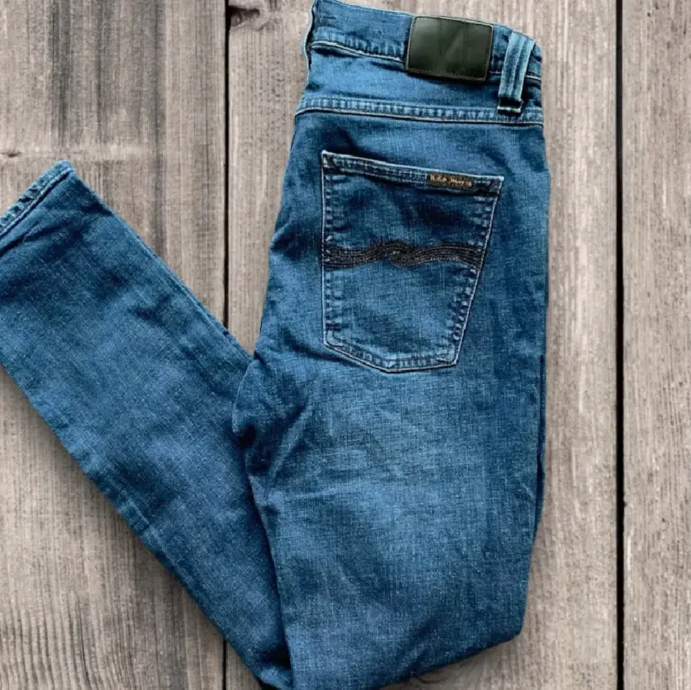 Utmärkt skick och utan defekter, endast använda ett fåtal gånger! Säljer pga fel storlek (W31) Skriv om det är några frågor🍾. Jeans & Byxor.