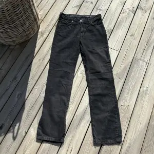 Low straight jeans från Bik Bok.  Waist 27 och Length 32