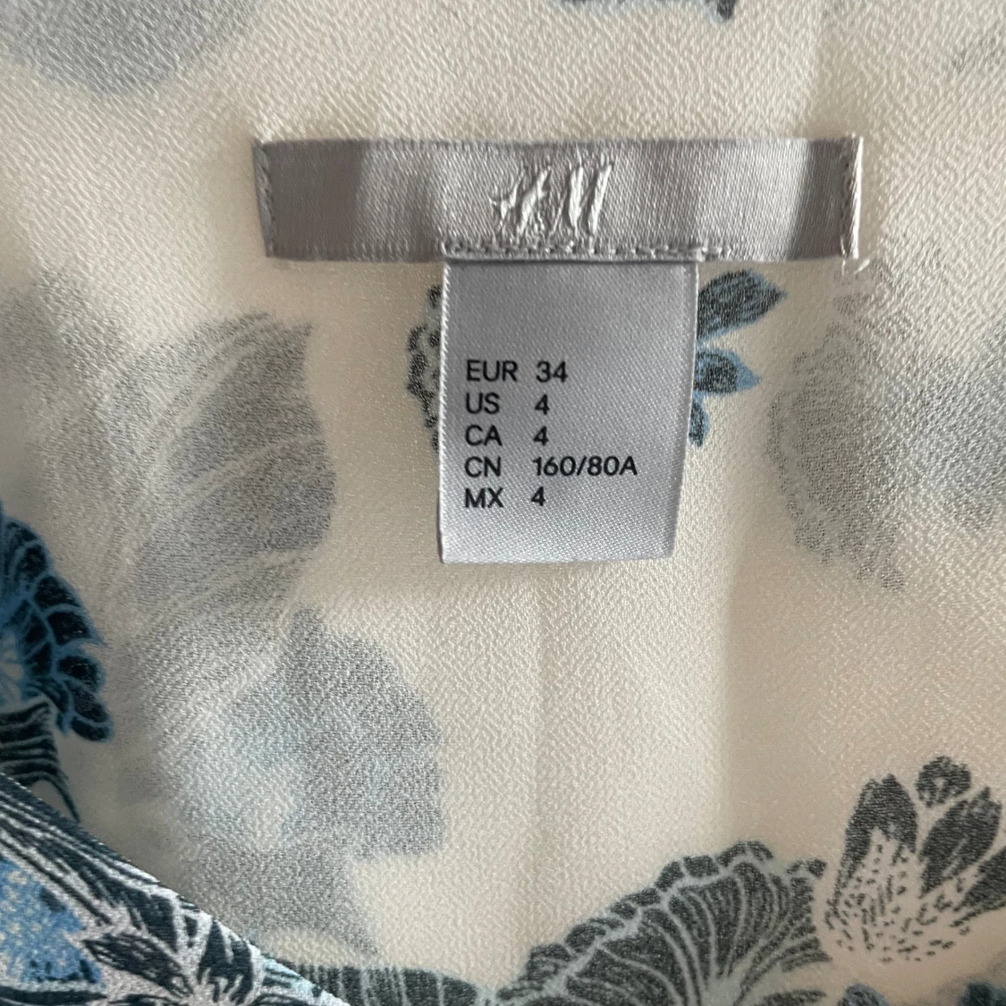 Vitt linne med blommor - 90