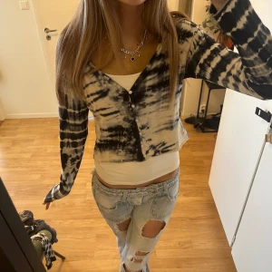 Weekday tiedye topp - Jätte fin tiedye topp från weekday strlk S inga defekter använd 1 gång 