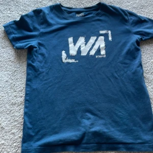 Blå t-shirt - Bra skick 