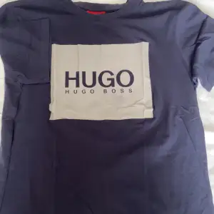 Hej, äkta Hugo boss t-shirt. Pris kan diskuteras!!