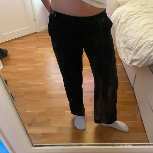 Svarta linnebyxor  - Skit snygga low waist linne byxor som aldrig kommit ti användning aldrig använda och inga defekter🩷