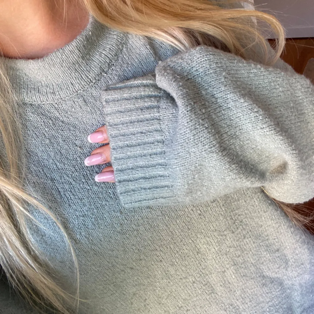 Finaste tröjan 💘 skriv om du har några funderingar eller är intresserad av att köpa🫶 säljer billigt då jag måste göra mig av med massa kläder. Neuleet.