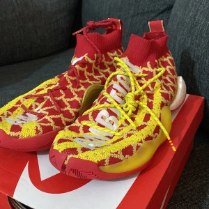 Adidas basketskor  - Adidas ambition basketskor helt nya inte använda en enda gång 