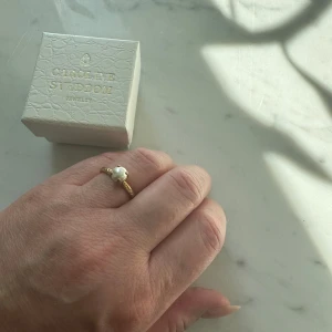CAROLINE SWEDBOM ring pearl  - Använt skick