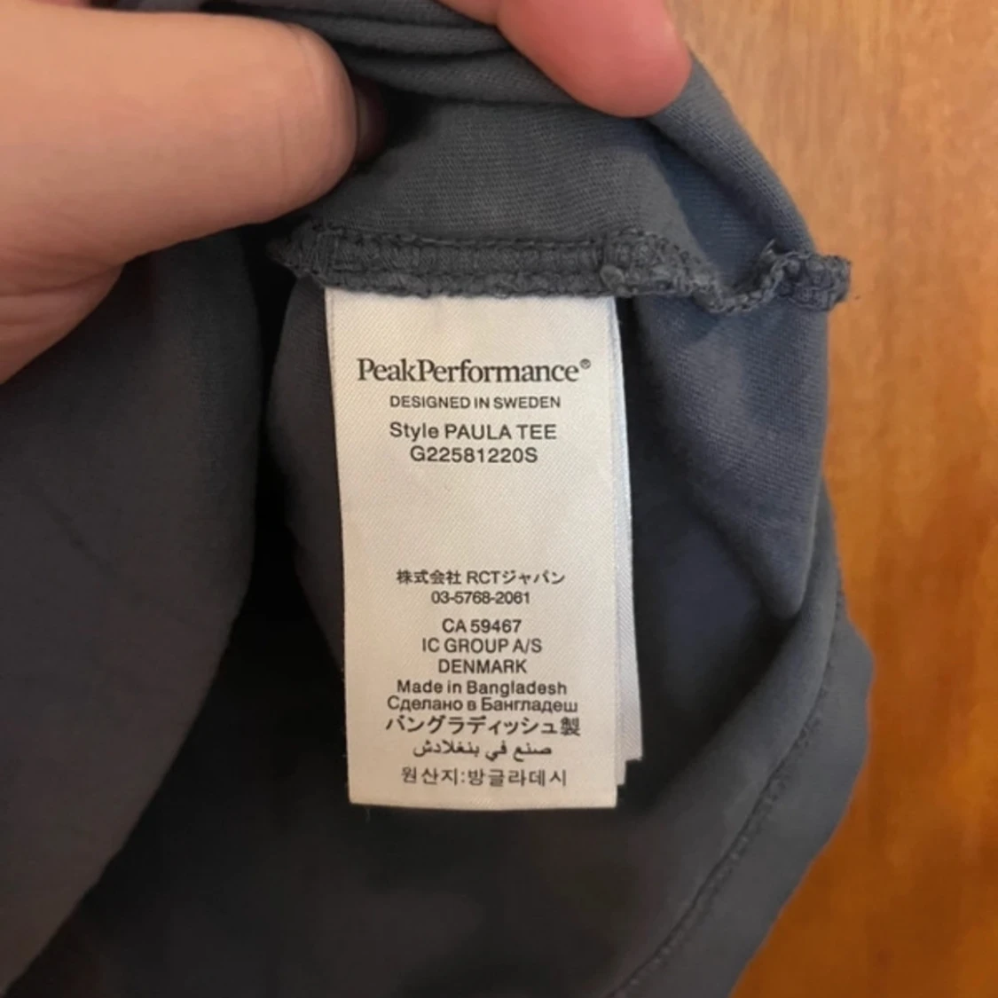 Grå t-shirt från Peak Performance - 92