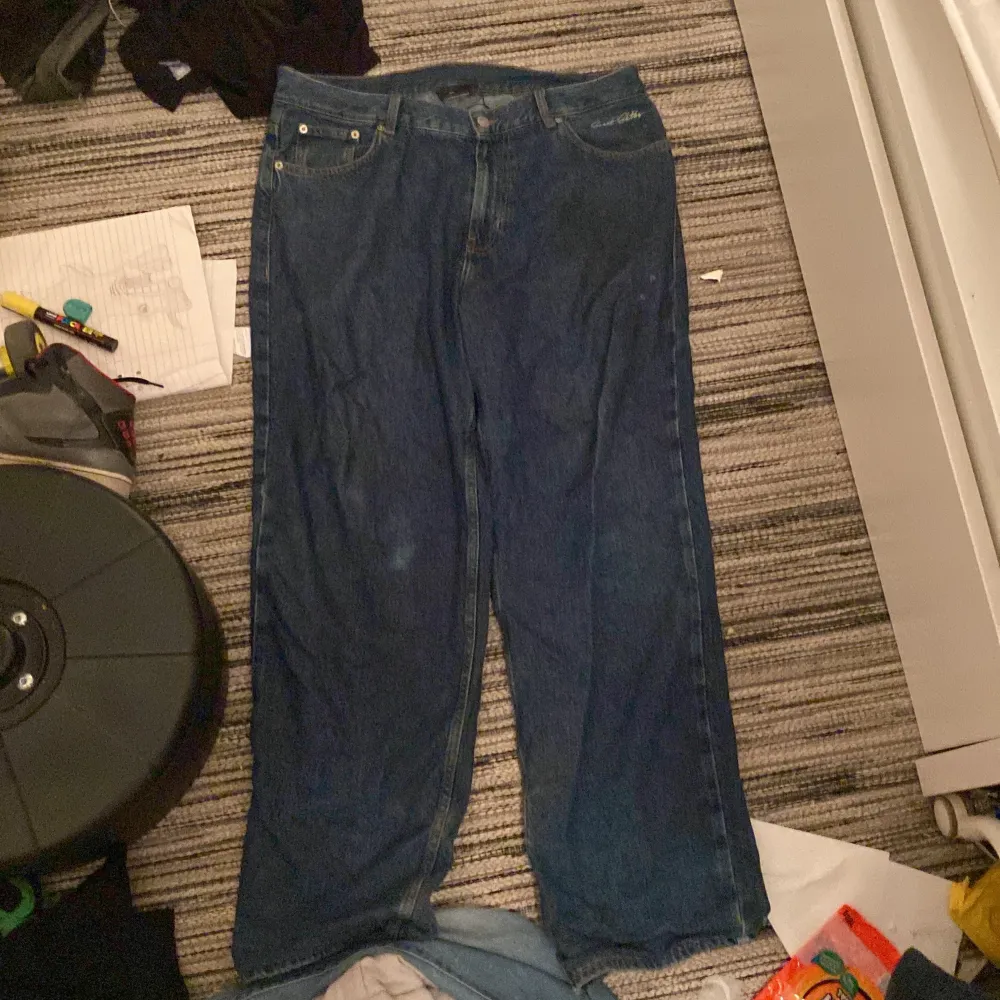 väl använda jeans från sweet sktbs storlek M. Jeans & Byxor.