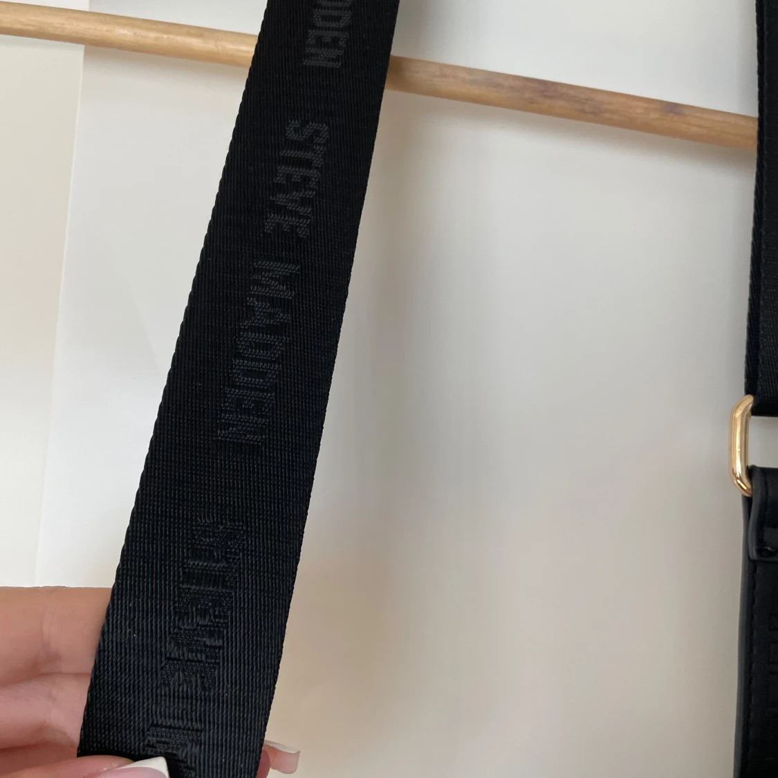 Steve Madden väska svart guld  - 93