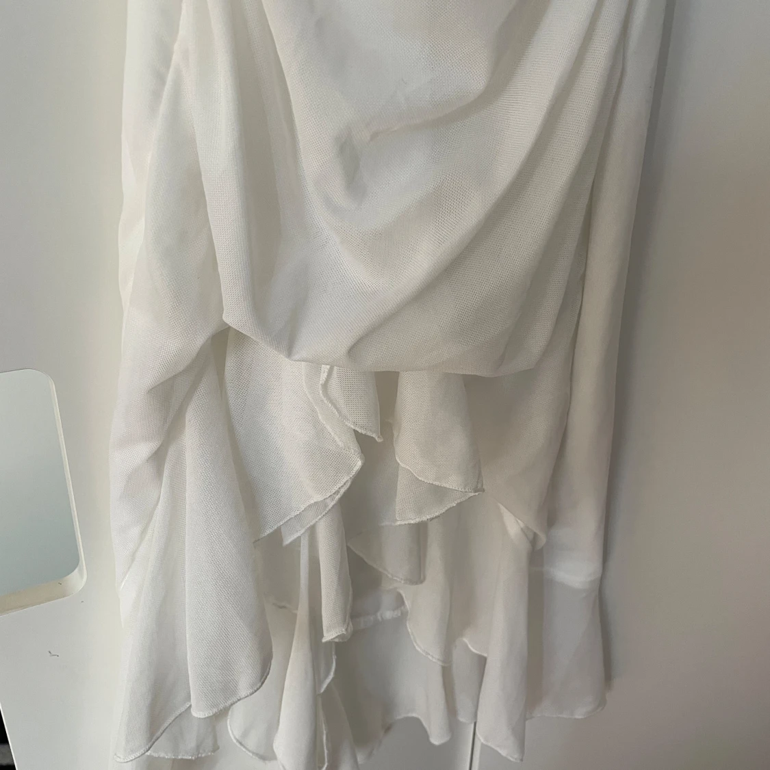 Vit klänning öppen rygg - 91