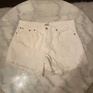 Jättesöta jeansshorts från Ralph lauren!!I jättefint skick. 💌💌