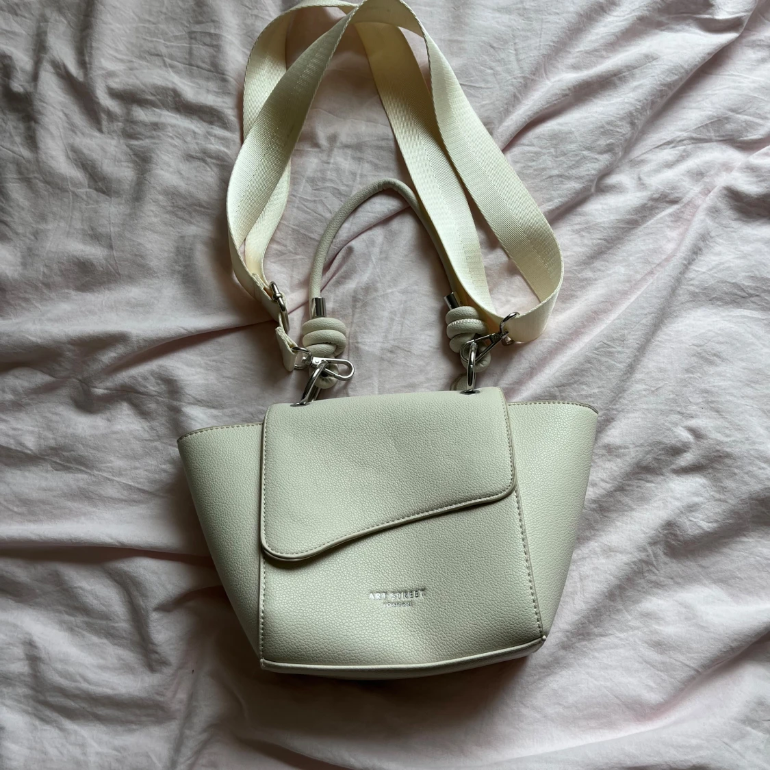 Beige/vit väska  - 91