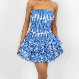 Klänning - Säljer denna super fina klänning i jätte bra skick🥰