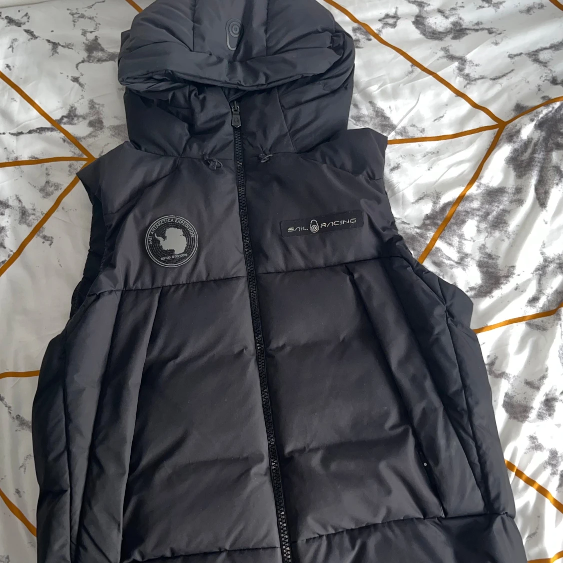 Svart dunväst från Sail Racing - 90