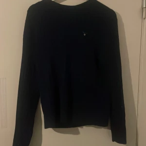 Gant tröja  - Säljer nu denna snygga kabelstickade gant tröjan eftersom jag har växt ut den. Den är i fint skick. Pris kan självklart diskuteras 