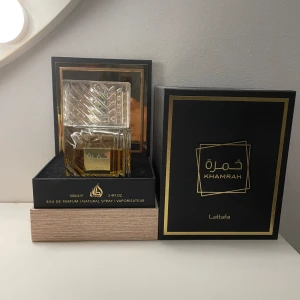 Lattafa Khamrah - Säljer denna flaska ”Lattafa Khamrah” med ungefär 60ml kvar  Köpt för 520kr ifrån Notino