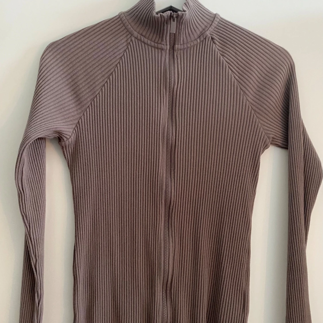 RIBSTICKAD TRÖJA - 1