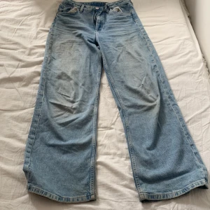 Haft dom länge men typ inte använt dom  - Jeans skönt tyg och väldigt bekväma med mitten midjade.