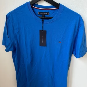 T-Shirt Tommy Hilfiger - Helt ny. Strl M