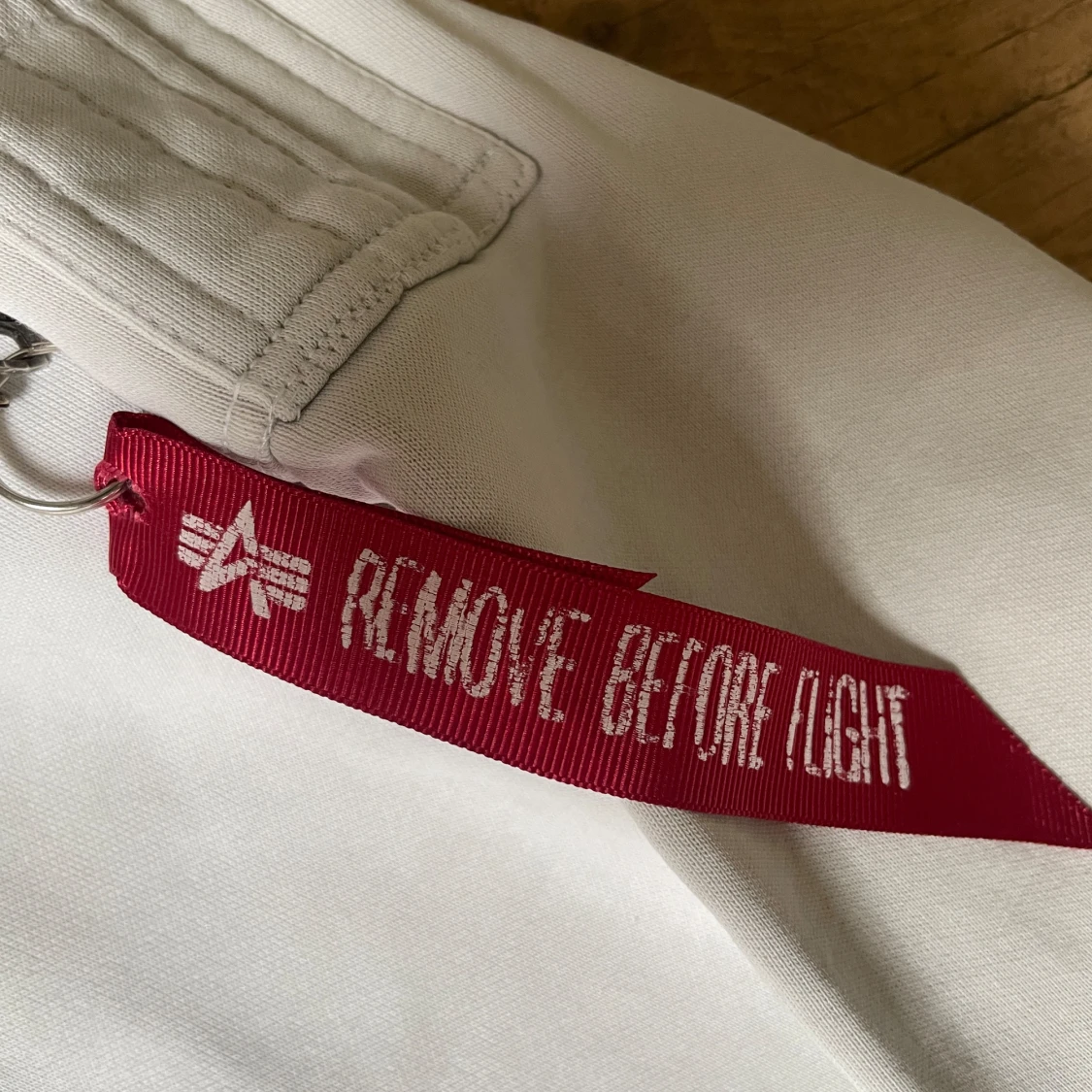 Vit tröja från Alpha Industries - 91