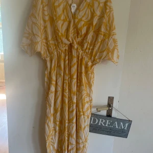 Klänning från Lindex - Helt ny med prislapp  100% bomull  Storlek:L