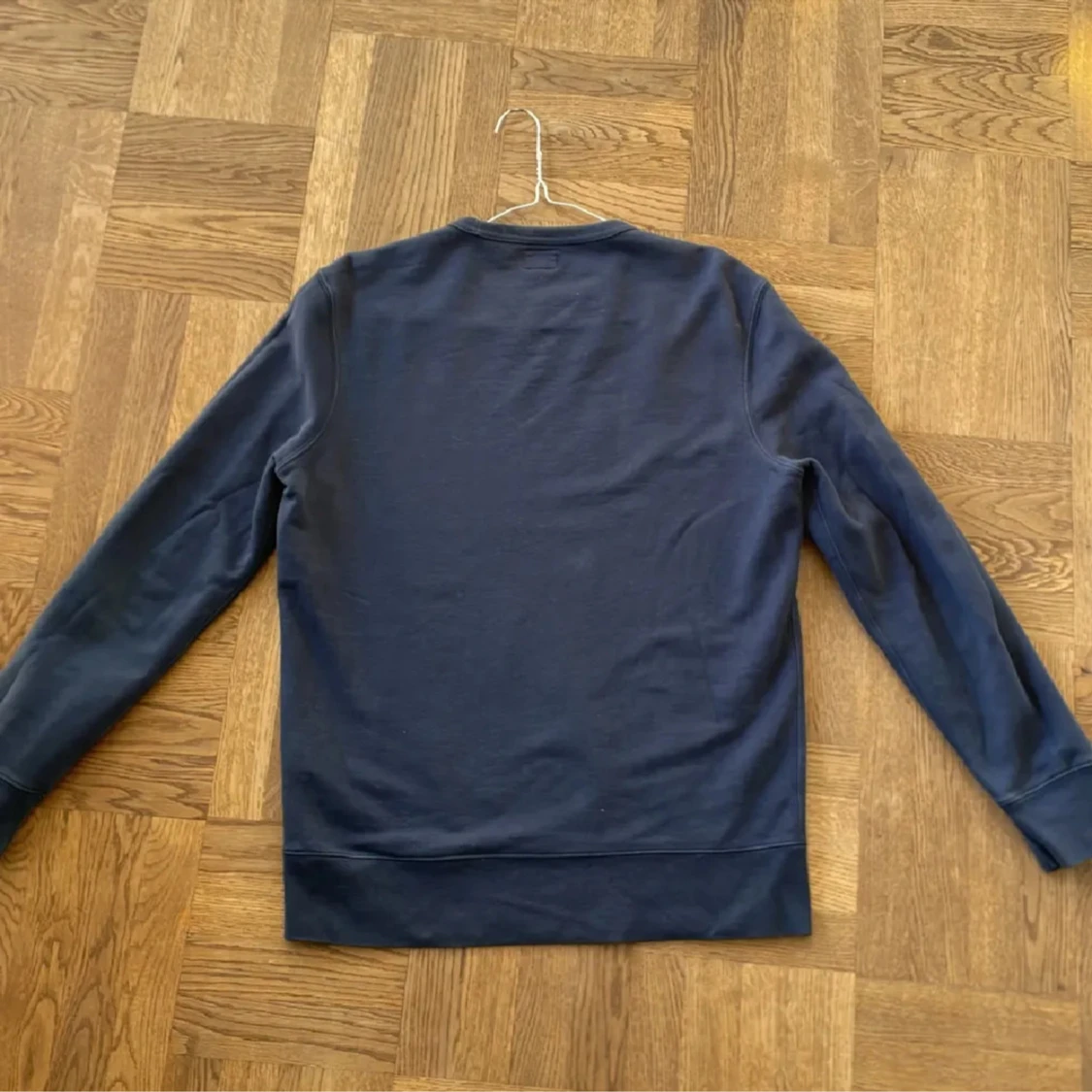 Marinblå Levis tröja  - 90