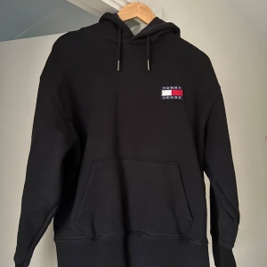 Tommy Hilfiger hoodie S - Svart hoodie Tommy Hilfiger S Fint skick!