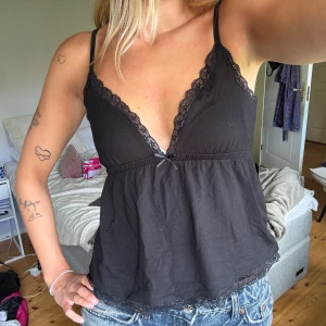 Nelly topp - Supersnygg och trendig topp från Nelly som passar till allt!