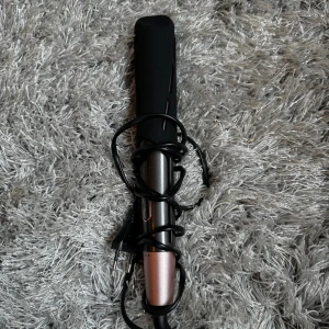 Remington locktång  - Remington locktång/plattång som är knappt använd då den är typ nyskick💓