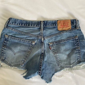 Stockholm  - Levis shorts köpta second hand, så snygg passform! W30