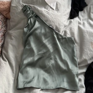 Grön topp - Grön topp från zara, oanvänd