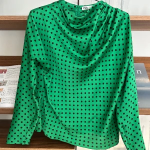 Blus  - Blus från Zara. Bra skick