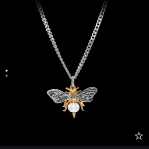 Maria nilsdotter halsband - Säljer detta Maria Nilsdotter halsband då det ej kommer till använding längre. Nypris 3 295 kr. Skriv privat om du är intresserad eller vill ha fler bilder. Är öppen för diskussion kring pris 🩷 