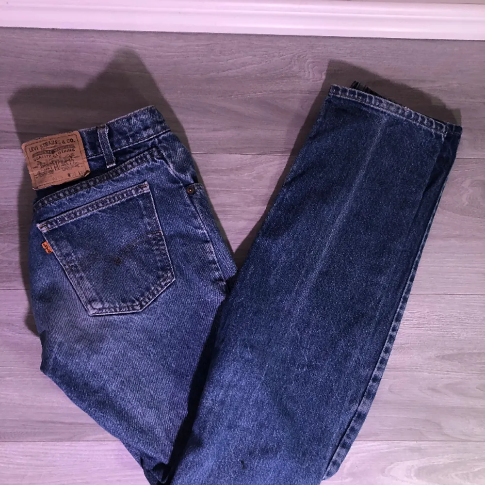 Säljer ett par Levis 501or i väldigt bra skick. Modellen är cirka 180. Hör av er om ni har några frågor😀. Jeans & Byxor.