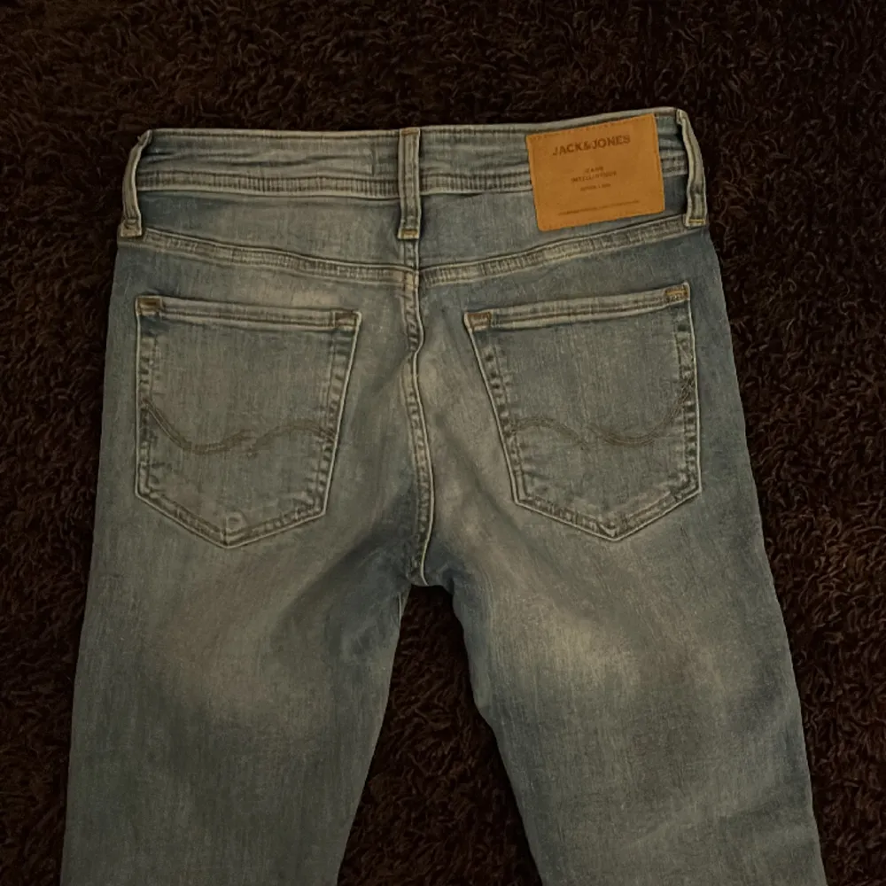 Säljer mina Jack&jones skinny/liam jeans. Bra skick. Säljer pga att dom är för små. . Jeans & Byxor.