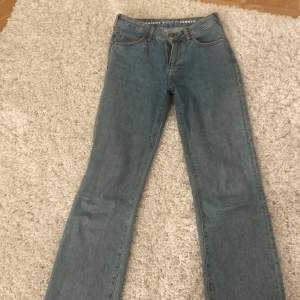 Jeans frpn bikbok, få tecken på slitage💓 Straight low waist 💓💓