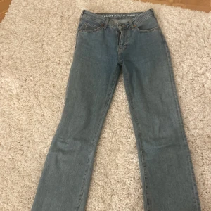 Jeans  - Jeans frpn bikbok, få tecken på slitage💓 Straight low waist 💓💓