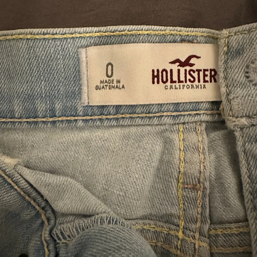 jeansshorts från hollister 💞 storlek w24. Shorts.