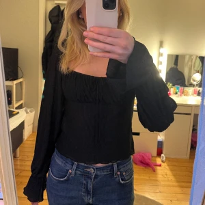 blus/topp - väldigt fin blus/topp som kan användas både till vardagen och vid finare tillfällen 