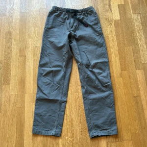Gramicci byxor - The Original 1982 Gramicci Pants Köpta för ca 1 år sedan, men bara använts 5-6 gånger.   Storlek: S-M