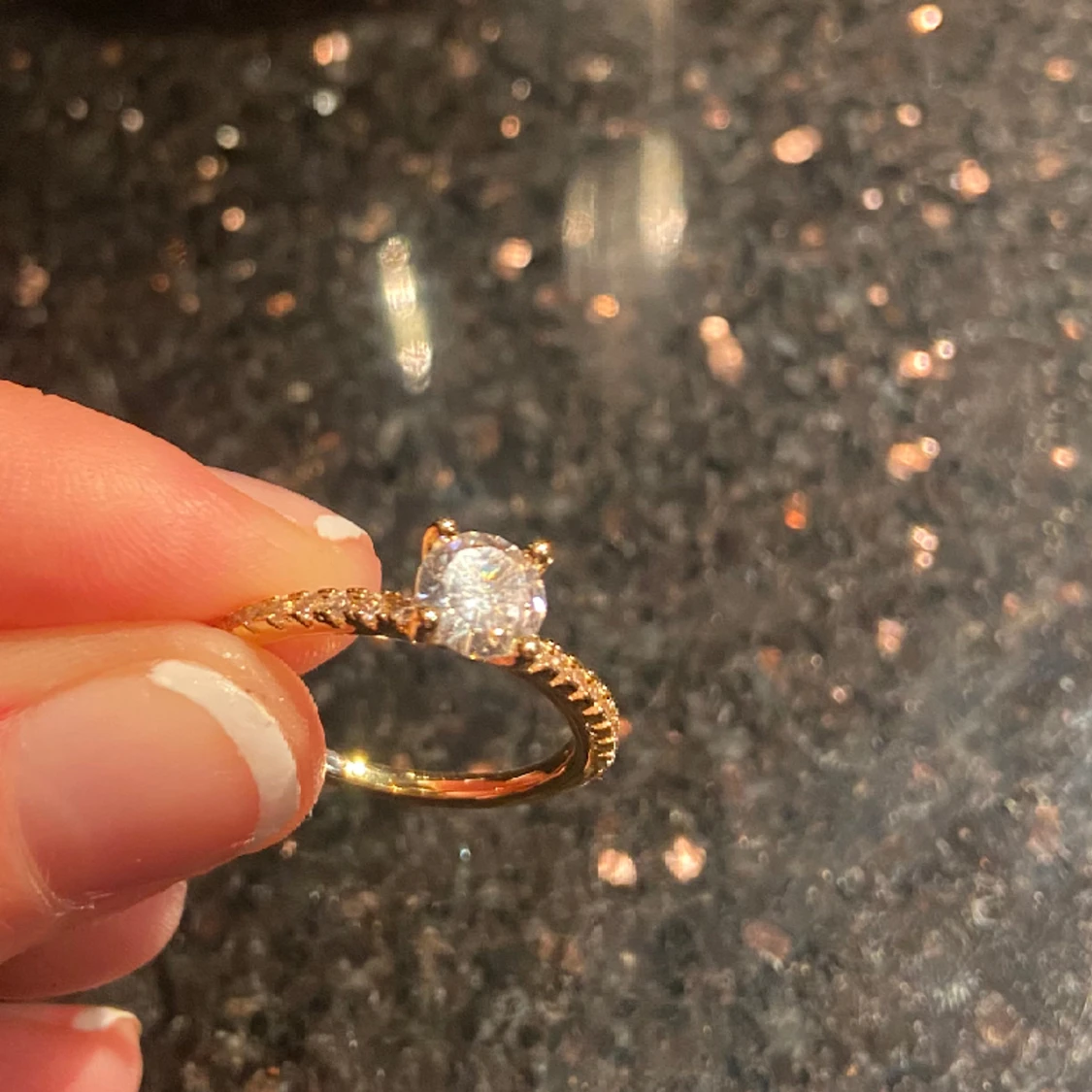 Guldig ring från Glitter