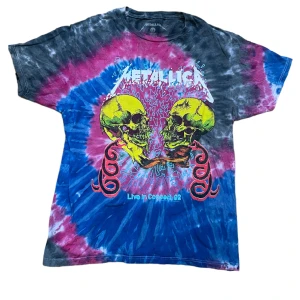 Metallica t-shirt - Unik Metallica t-shirt i strl L, bra skick Skriv gärna frågor😊 Har många liknande annonser uppe så kolla in dem också!