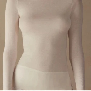Intimissimi tröja - Har en ljus vit intimissimi tröja i storlek S, den har inga defekternas 