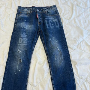 Dsquared jeans - Det är storlek 46 i dsquared jeans de har bara varit i min garderob har velat Sälja de för de är för små för mig