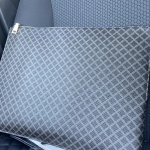 Dator fodral laptop  - Marlene Birger likande datorfodral från hm! Använd 1 gång. Passar 13-15 tum  L: 35 x 27 cm 