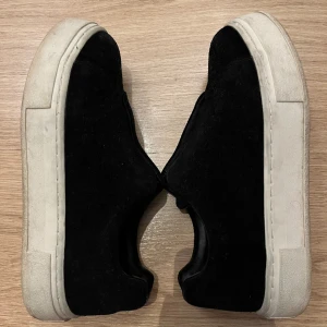 EYTYS DOJA - Ett par eytys doja skor i nästan helt nytt skick. Knappt använda. Storlek 39. Nypris 2000. 