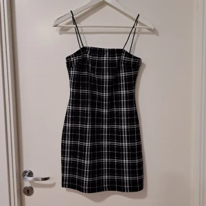 Klänning  - Storlek 36
