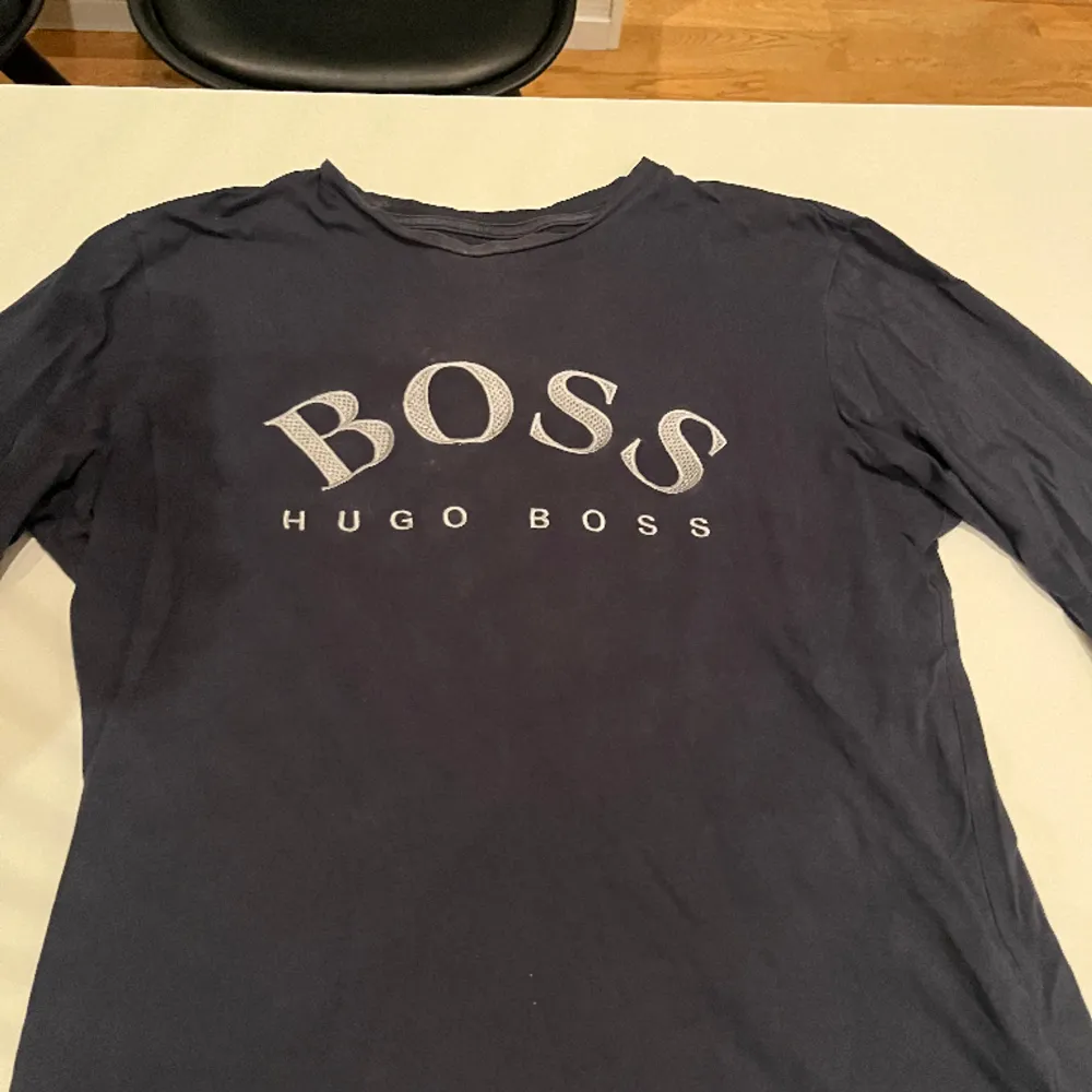 Hej! Säljer en Hugo Boss tröja Storlek S Mvh. Hoodies.
