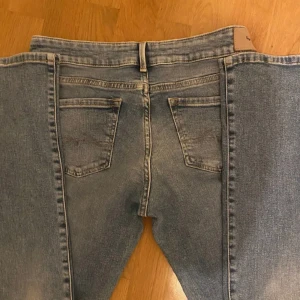 low waist jeans  - så fina mid/low waist jeans ifrån pepe jeans. aldrig använda då dem är för små på mig, dem är i super bra skick/ny skick. nypris är 900💞